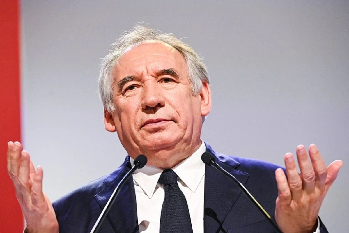 Fransanın keçmiş baş naziri xəstəxanaya yerləşdirilib