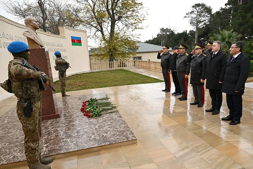 Zakir Həsənov özbəkistanlı generallarla komando hərbi hissəsində olub