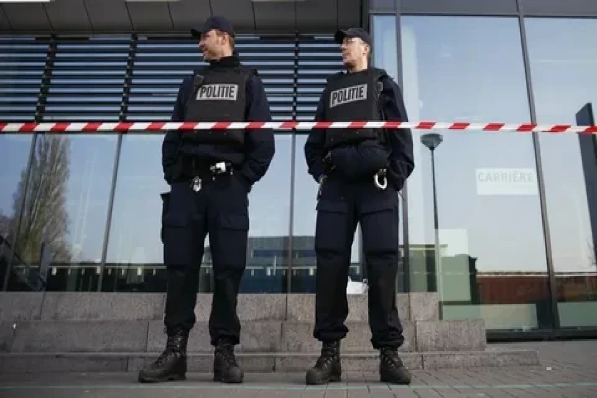 Niderlandlarda məhkumlar həbsxana əməkdaşlarını girov götürüb