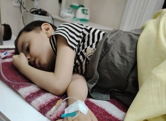 İmkansız ana xəstə övladının müalicəsi üçün yardım istəyir - FOTO