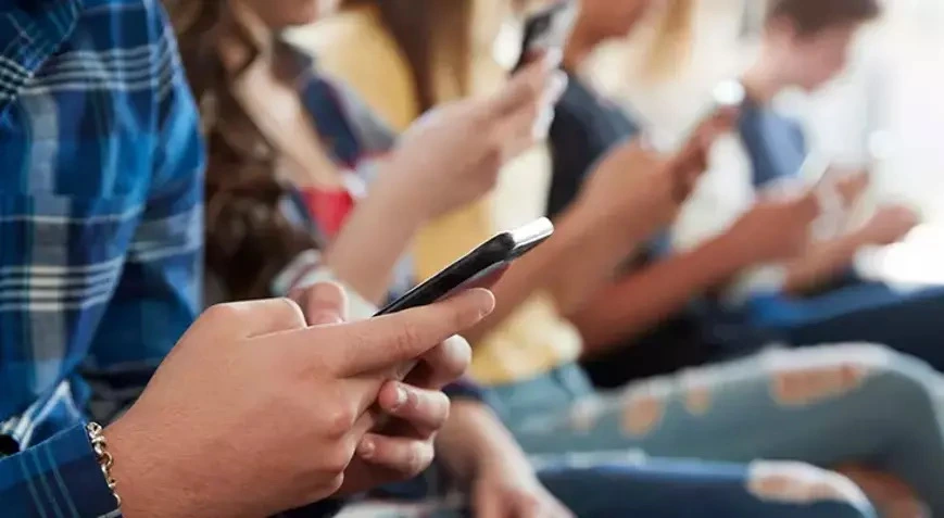 "Meta" hərəkətə keçdi! 16 yaşdan aşağı gənclərin sosial media hesabları silinir