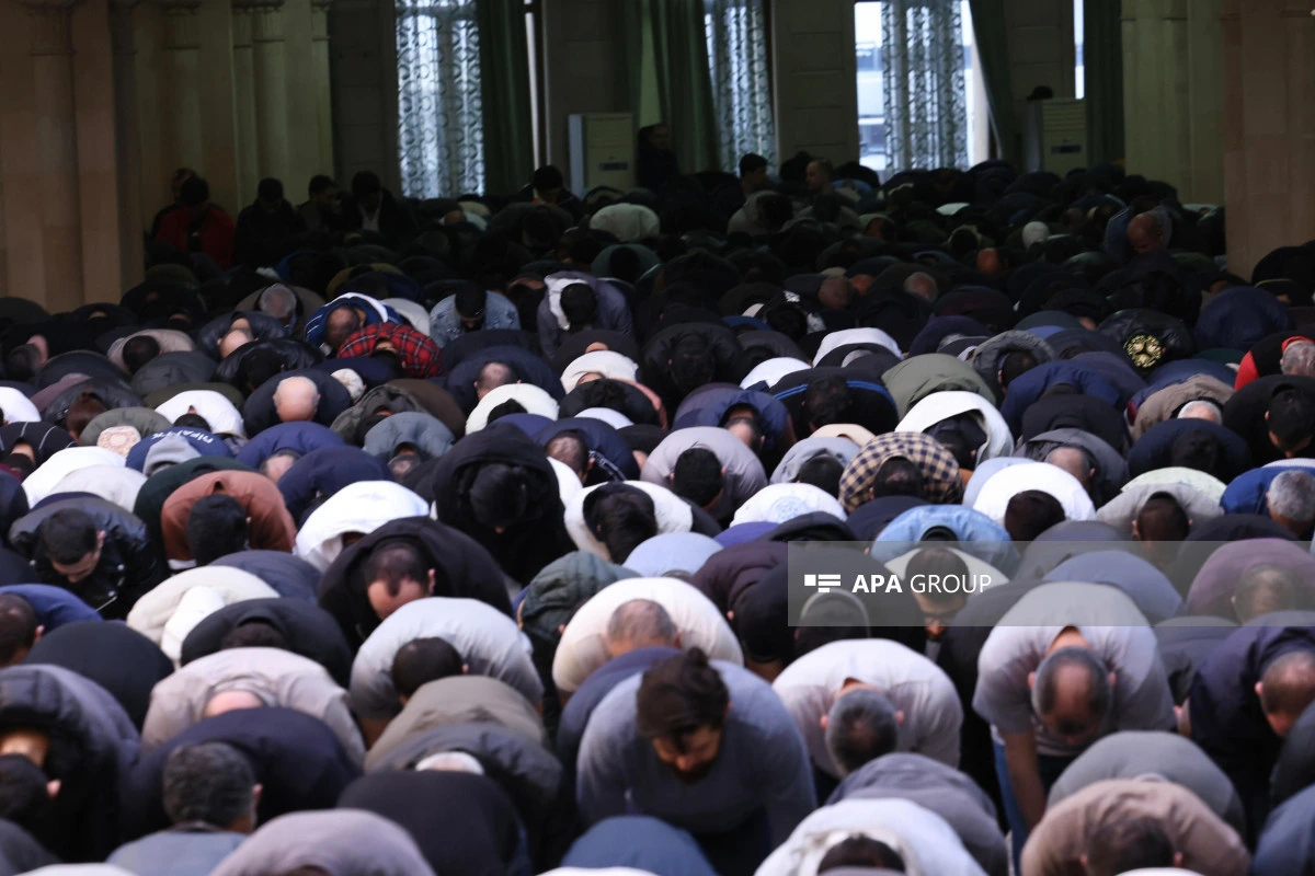 Din Xadimlərinin II Forumunun iştirakçıları Bakıda vəhdət namazı qılıb