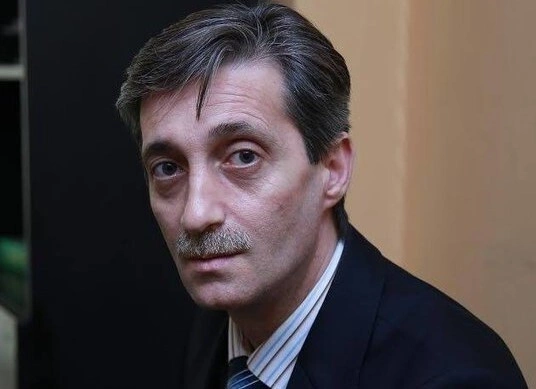 Nikol Paşinyan Kilsə ilə savaşda üstünlüyü ələ keçirib Politoloq