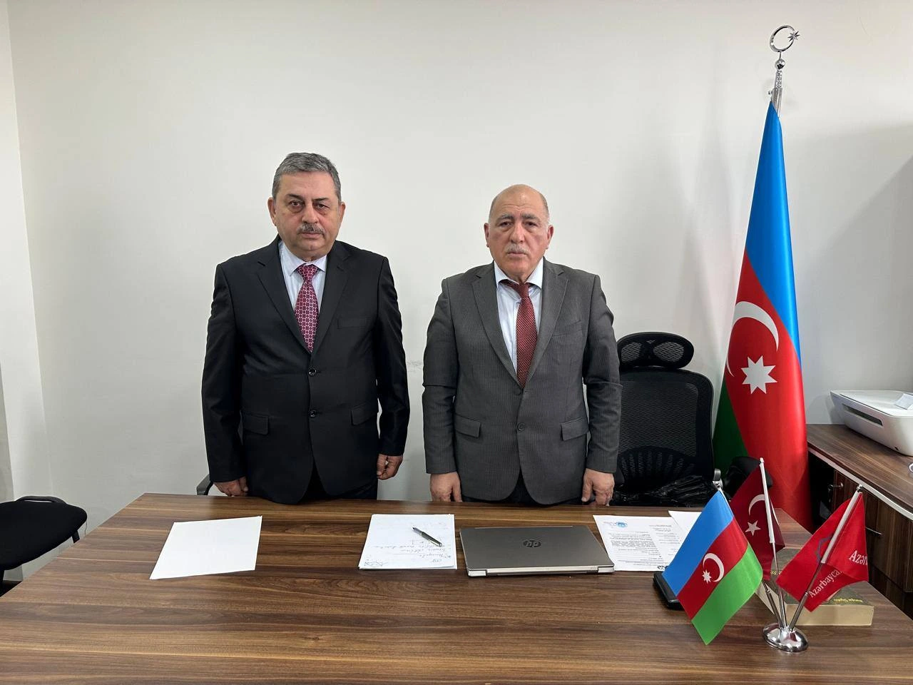 Pənah Hüseyn istefaya getdi, Qiyas&nbsp;Sadıqov AXP sədri seçilib