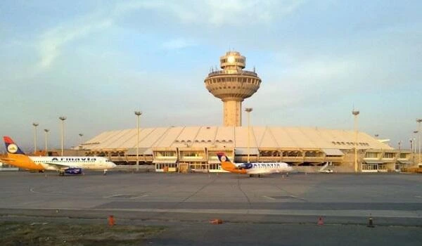 150 rusiyalı İrəvanda 16 saatdır ac-susuz saxlanılır