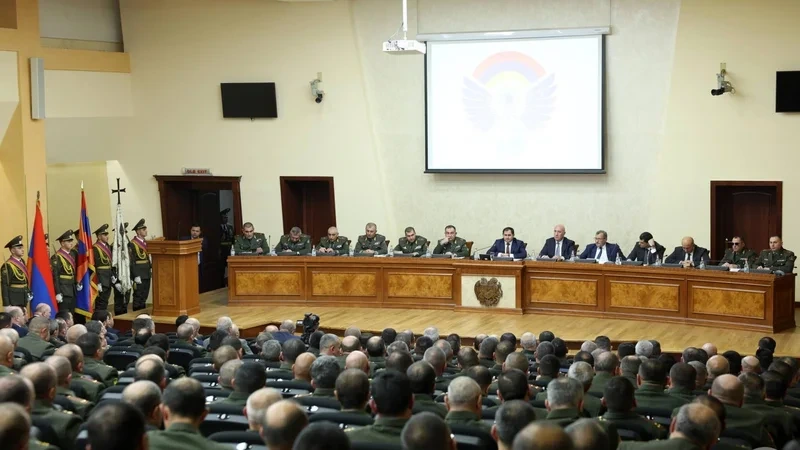 Suren Papikyan Ermənistan ordusu ilə bağlı tapşırıqlar verdi