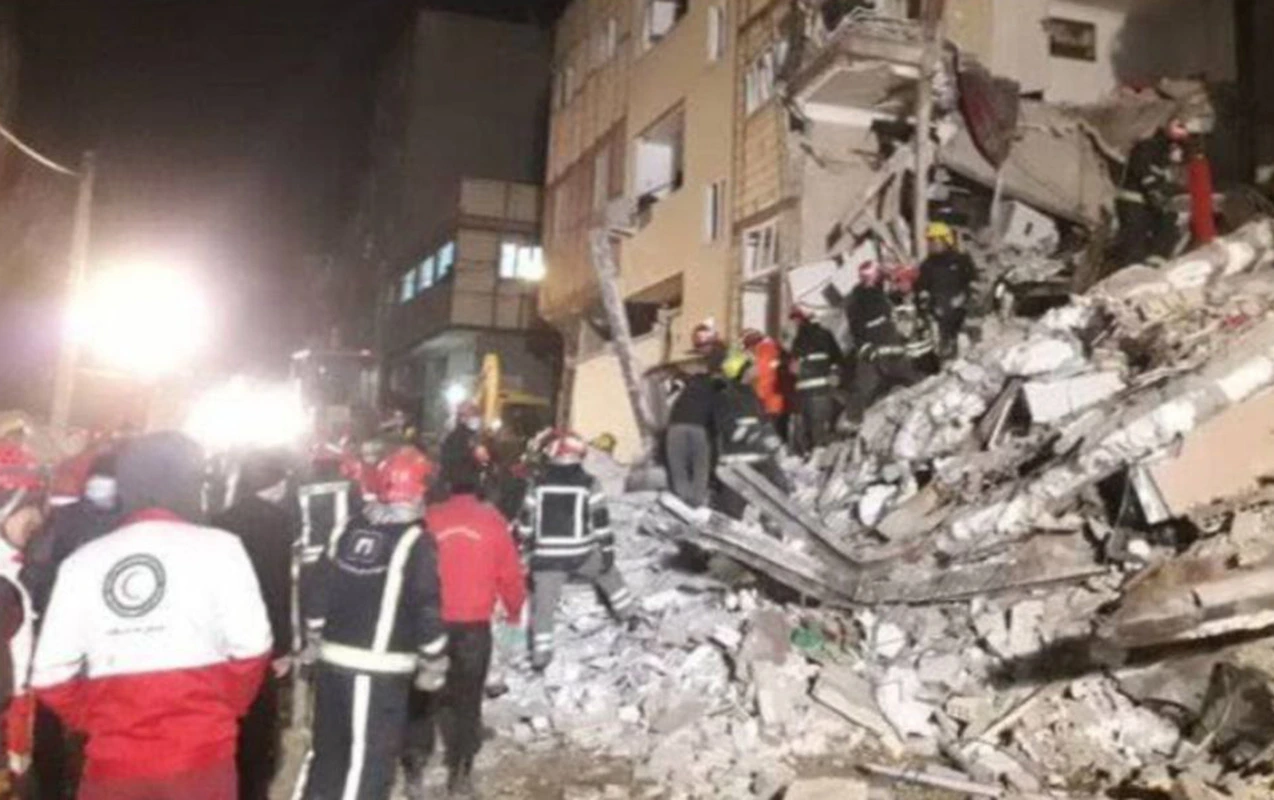 İranda yaşayış binası çökdü