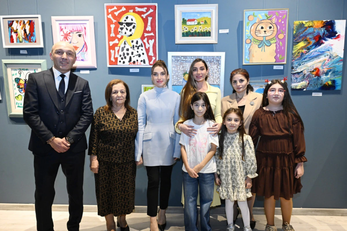 Arzu və Alena Əliyeva “Rənglərdə yaşanan 10 il” sərgisində iştirak ediblər