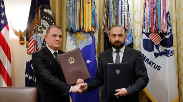 Politoloq: Sülh sazişinin imzalanma məkanı və formatı gündəmdədir