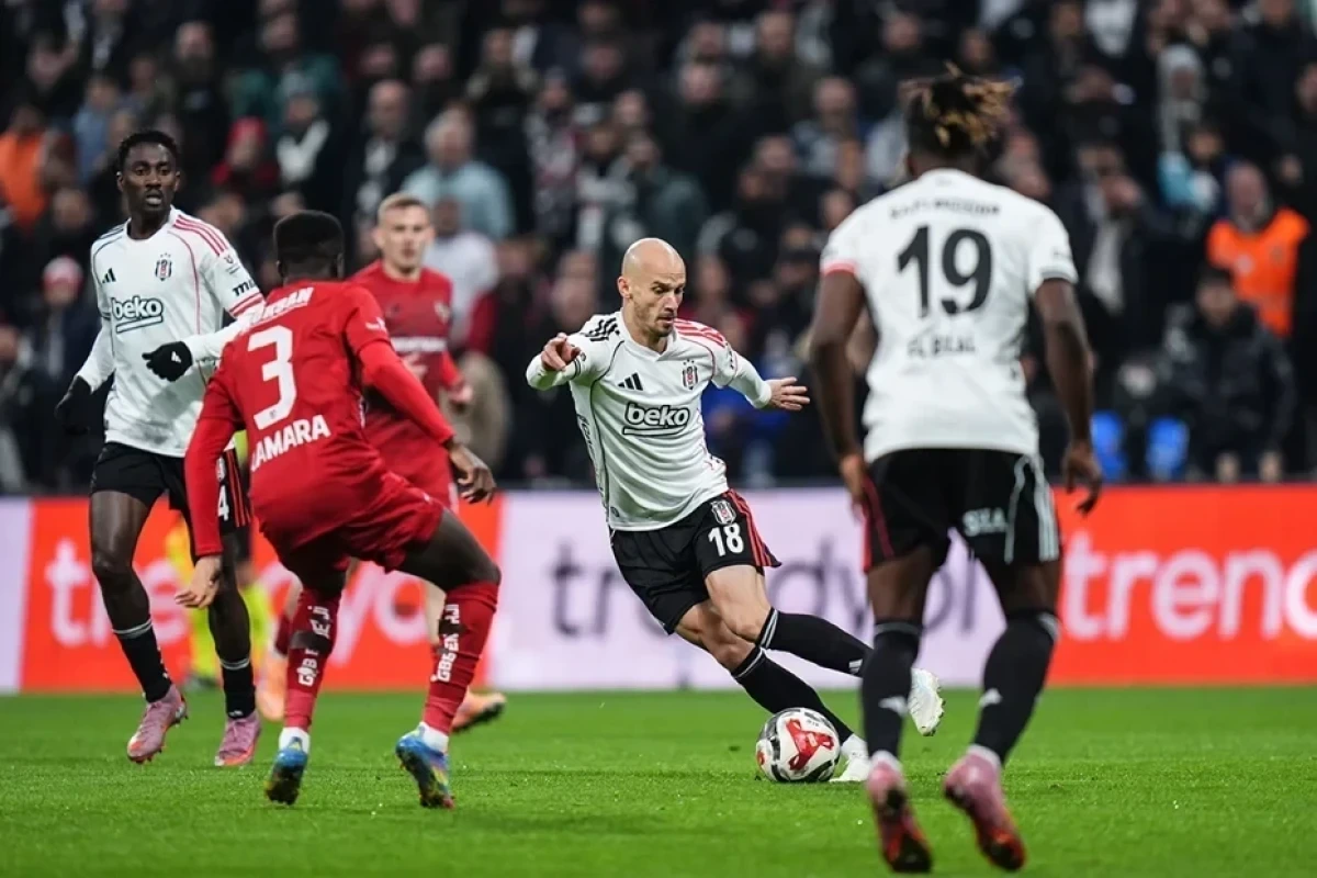 Türkiyə Super Liqası: “Beşiktaş” öz meydanında xal itirib