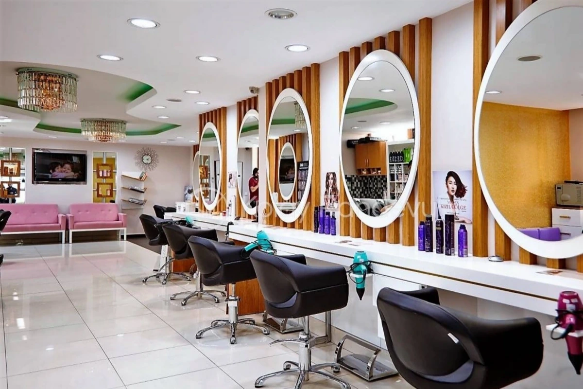 Biləsuvarda qadın işlədiyi gözəllik salonunda ölüb