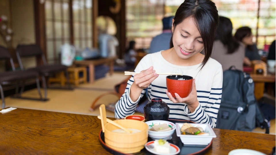 Təkbaşına yemək mədəniyyəti: Yaponiya niyə bu sahədə öncüldür?