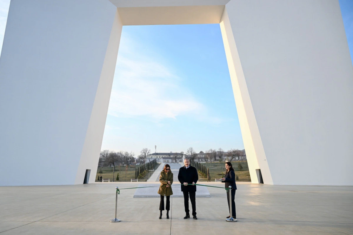 Prezident Xankəndi şəhərində Zəfər parkının açılışında iştirak edib - YENİLƏNİB