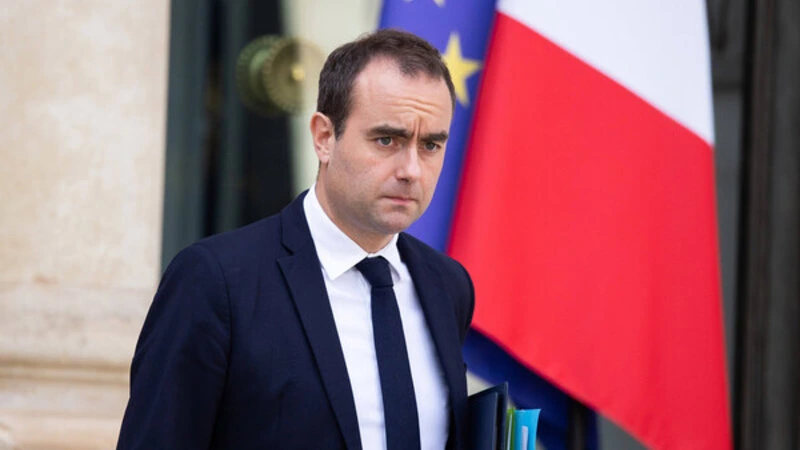 Fransa Baş naziri kabinetin yenidən qurulmasını təxirə saldı