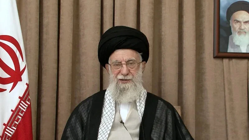 Xameneinin sarayı darmadağın edildi