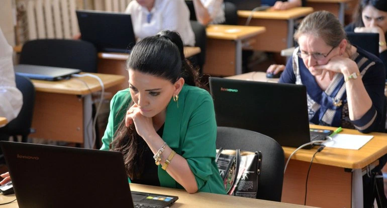 Məktəb direktorlarının seçimi dəyişdi: İmtahan labirinti bitir?