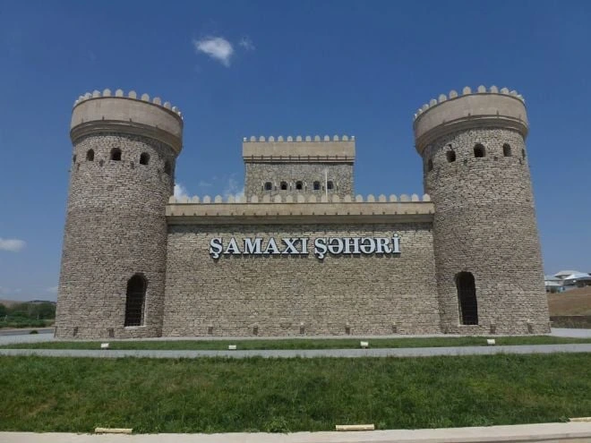 Sosial şəbəkədə bu kəndi, qəbirləri təhqir edirlər - Foto