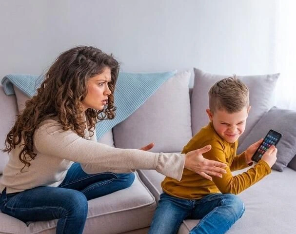 Psixoloq: Məktəb və ailə əməkdaşlığı yoxdursa, uşaqlar risk altındadır