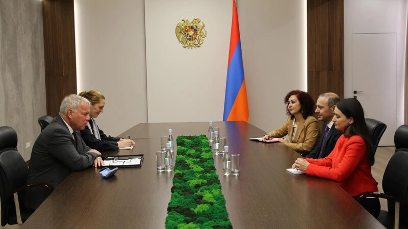 İrəvanda Aİ missiyasının rəhbəri ilə vida görüşü keçirildi