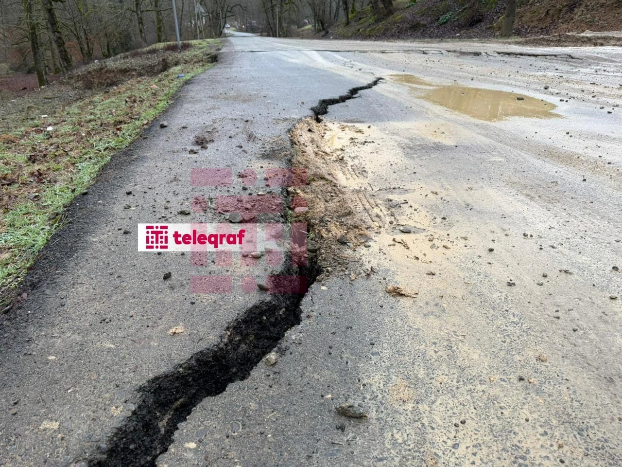 Lənkəranı 7 kəndlə birləşdirən yolda çat yarandı, hərəkət çətinləşdi - FOTO