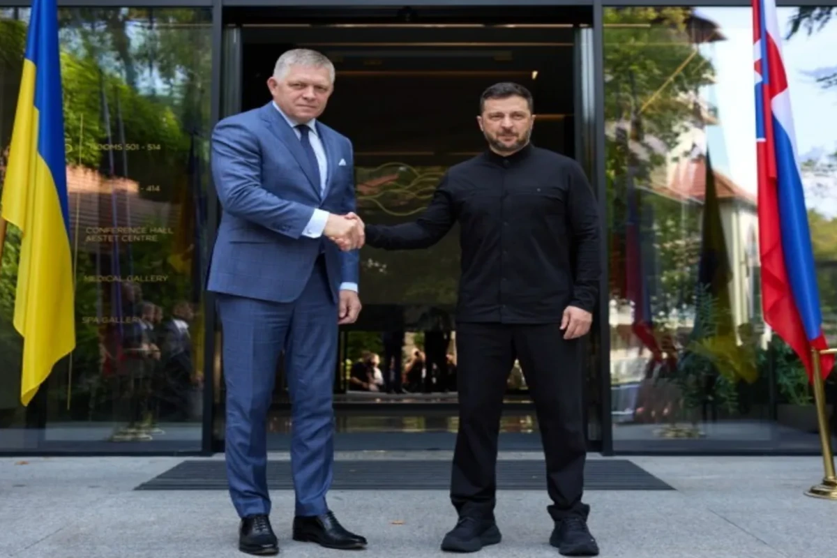 Zelenski münasibətləri müzakirə etmək üçün Fitsonu Ukraynaya dəvət edib