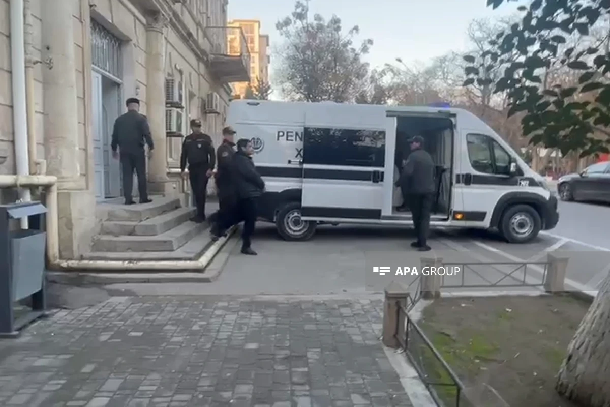 Şəhidlər xiyabanında qeyri-etik videolar çəkən əcnəbilərin şikayəti üzrə məhkəmə başlayıb