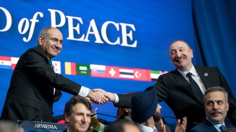 Ağ Ev İlham Əliyevlə Paşinyanın əl sıxışdığı fotonu paylaşdı