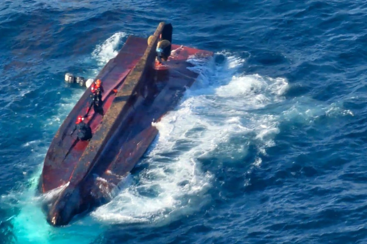 Miqrantlarla dolu qayıq çevrilib, ölənlər və itkin düşənlər var