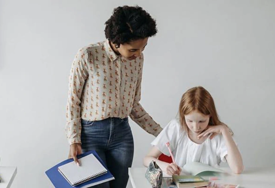 İsveç hökuməti müəllimlərin iş vaxtı ilə bağlı qaydaları dəyişir