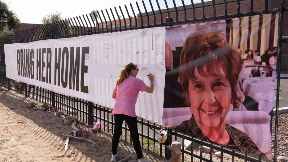 Mükafat 100 min dollara qaldırıldı - Məşhur aparıcının anası hələ də itkindir