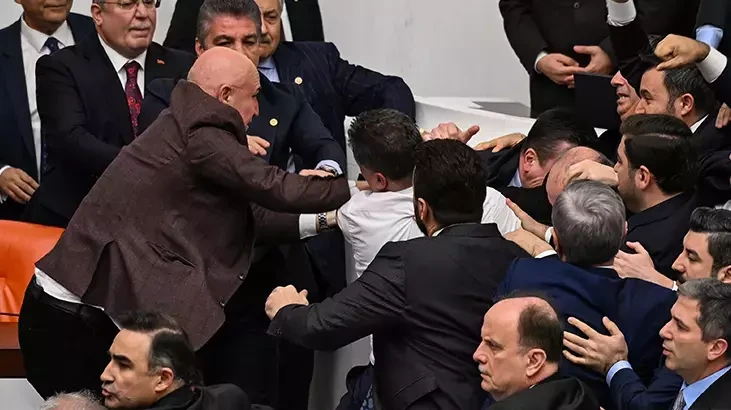 TBMM-də andiçmə mərasimində dava: Bəzi deputatların ayaqqabısı itib