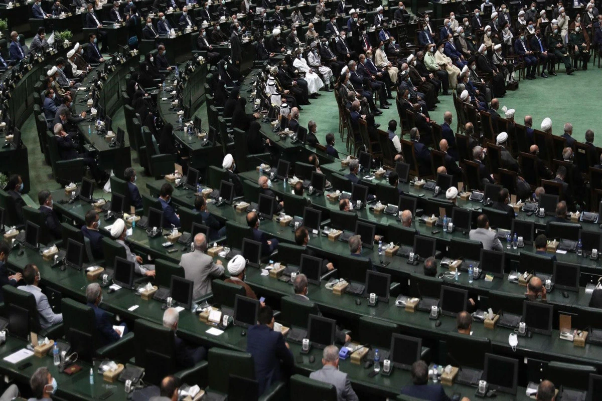 İran parlamenti Aİ ölkələrinin silahlı qüvvələrini terrorçu qurumlar kimi tanıyıb