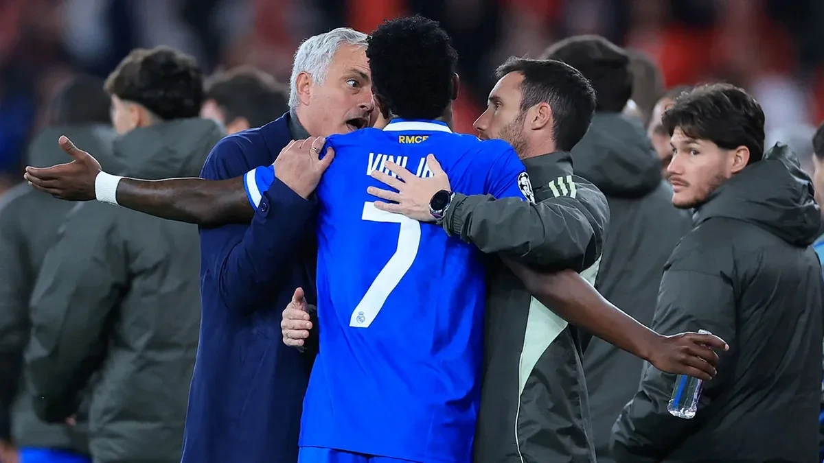 "Benfika" - "Real Madrid" matçında insident: İrqçi şüarlara görə oyun dayandırıldı