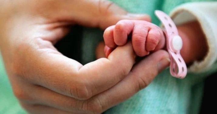 Gəncədə anası tərəfindən imtina olunan 40 günlük körpənin vəziyyəti açıqlandı - YENİLƏNDİ