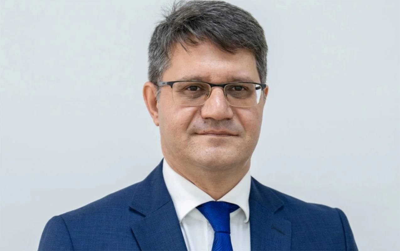 Yeni nazir kimdir? - Əvvəl hüquqşunas olub