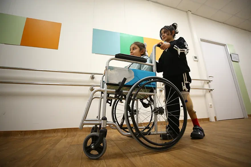 Zəlzələdə 117 saat sonra xilas olan Zeliha müəllim olmaq istəyir