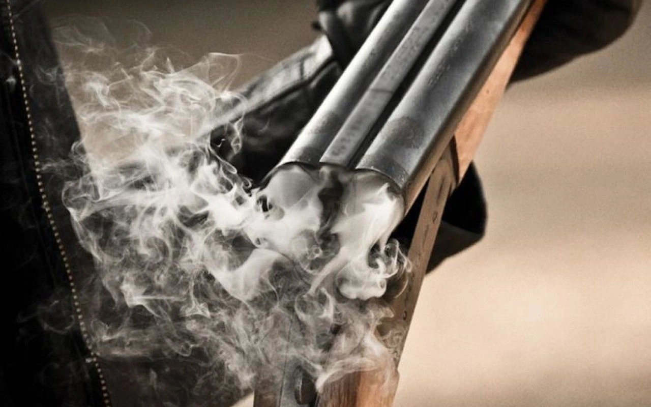 Lənkəranda DƏHŞƏT - Əvvəlcə arvadını, sonra özünü güllələyib öldürdü