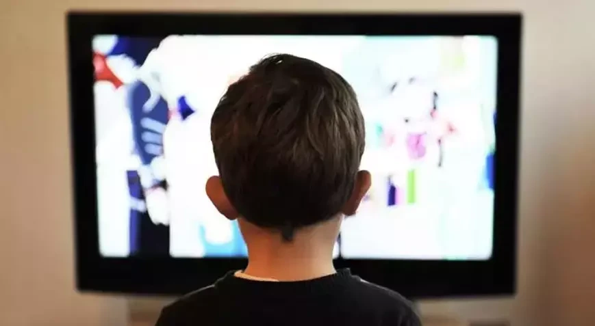 Ekran qarşısında olan uşaqlar üçün 10 vacib xəbərdarlıq