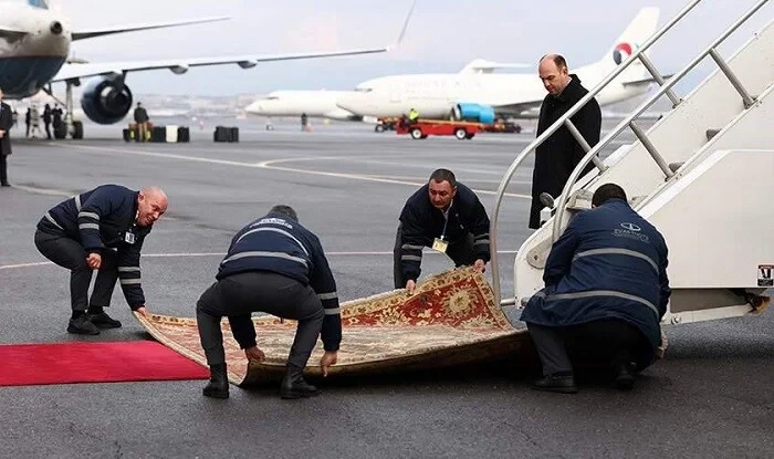 Vens İrəvanda ilk addımı Azərbaycan xalçasına atdı