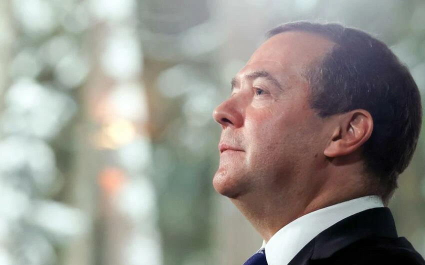 Zelenski hakimiyyətdə nə qədər qalsa, Ukrayna bir o qədər kiçik olacaq - Dmitri Medvedev