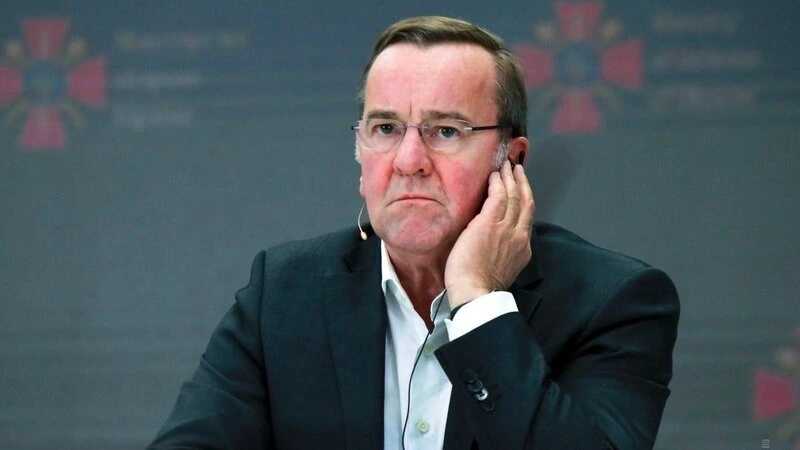 Almaniyanın müdafiə naziri: NATO-dakı mübahisələrdən yalnız Putin qazanır