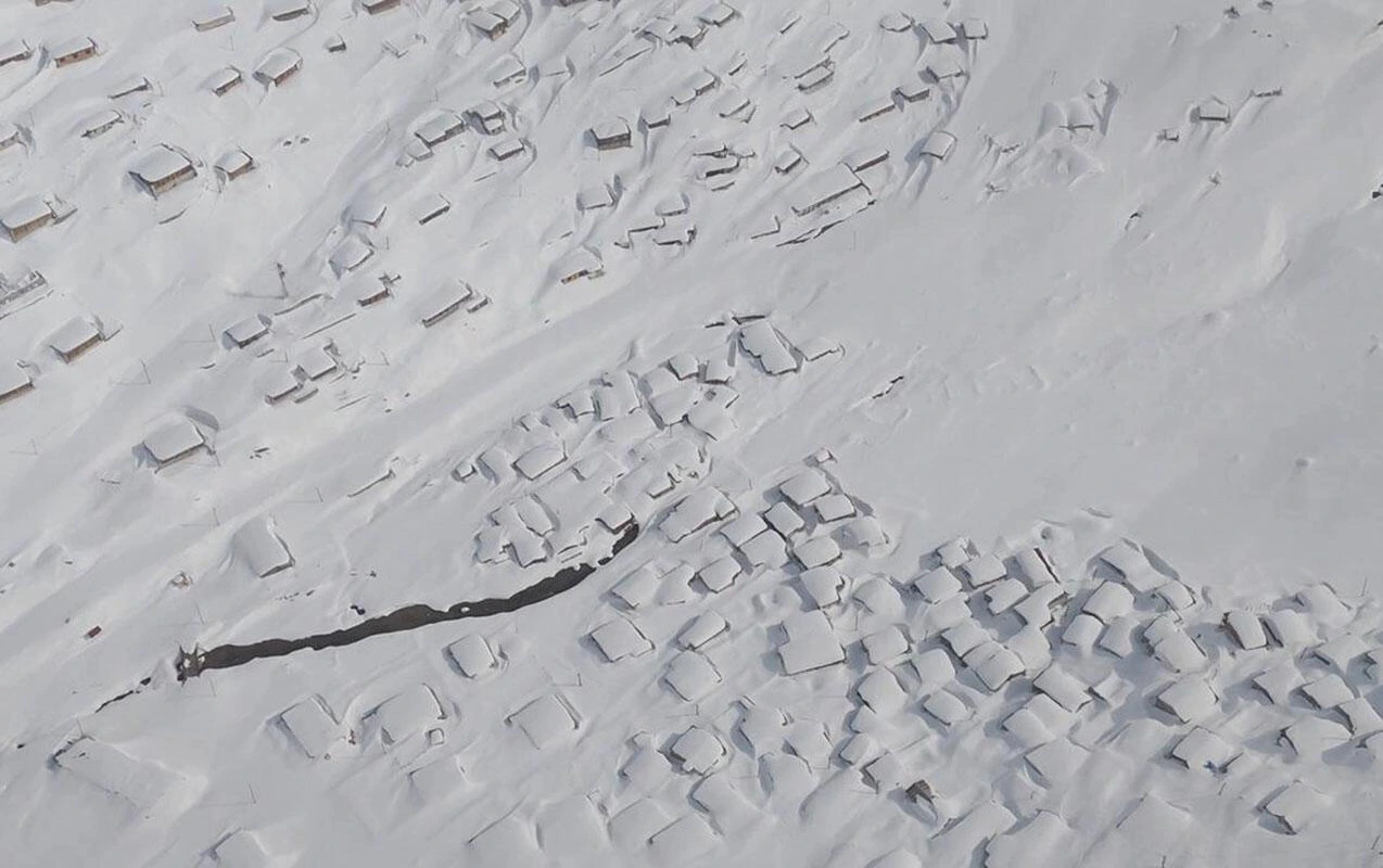 Qarın hündürlüyü 3 metri keçdi, evlər “yoxa çıxdı” - FOTO