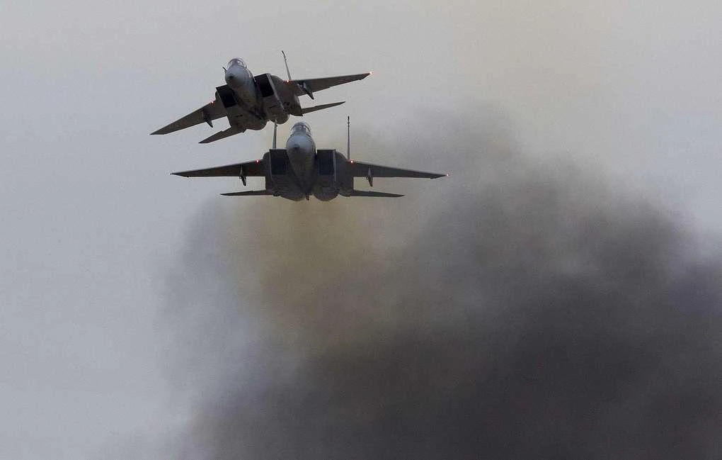 İsrail Hizbullahın hərbi hədəflərini bombaladı