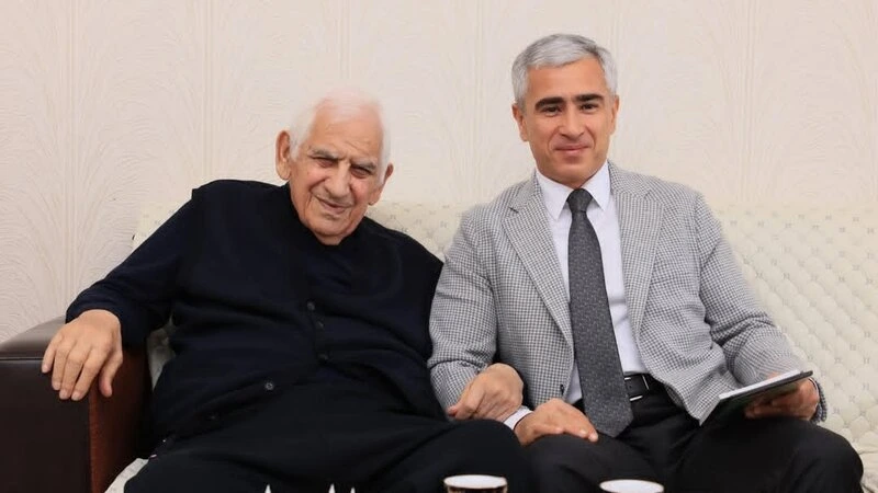 Anar Ələkbərov Nəriman Həsənzadəni evində ziyarət etdi - YENİLƏNDİ/FOTO