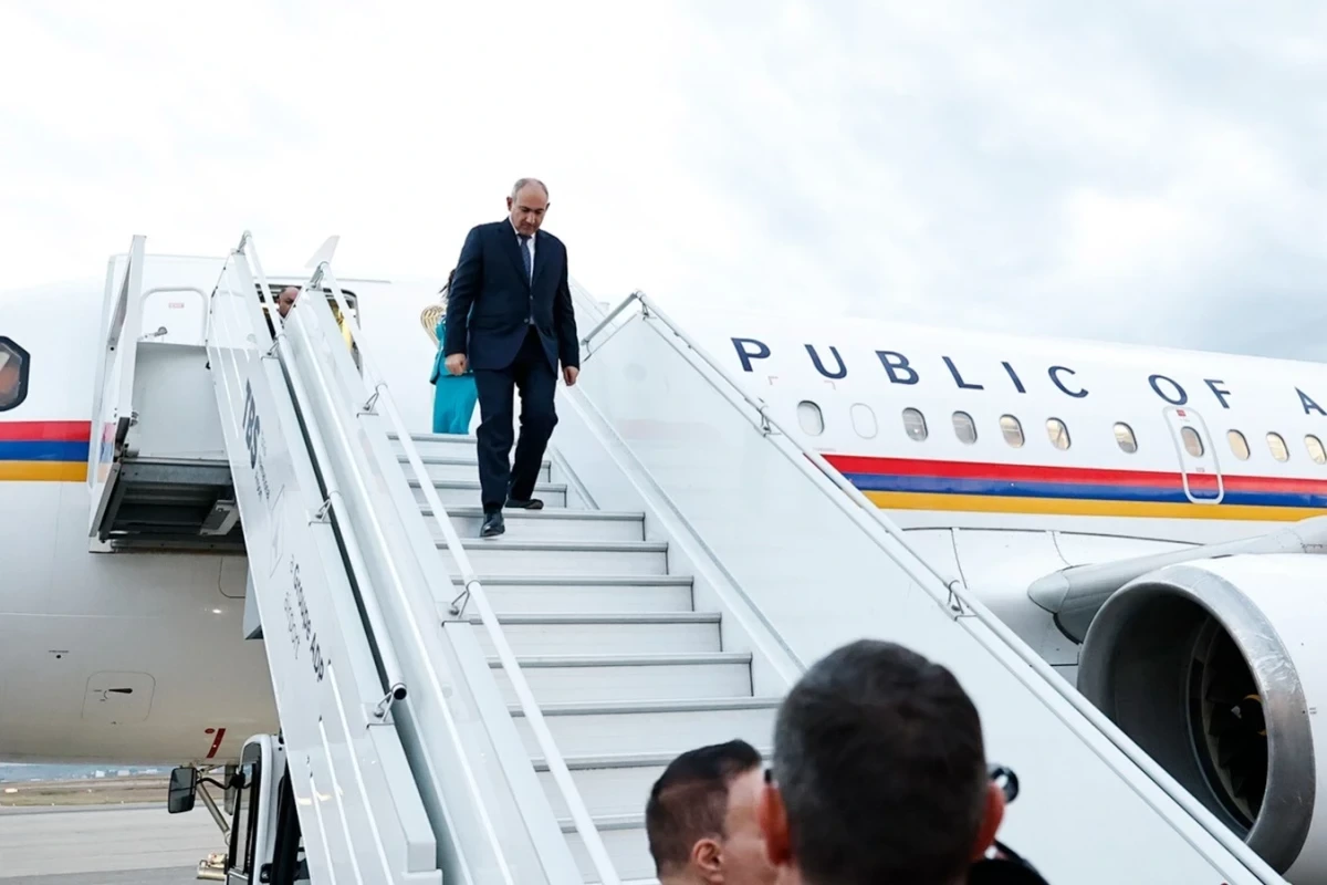 Nikol Paşinyan Polşaya səfərə gedib