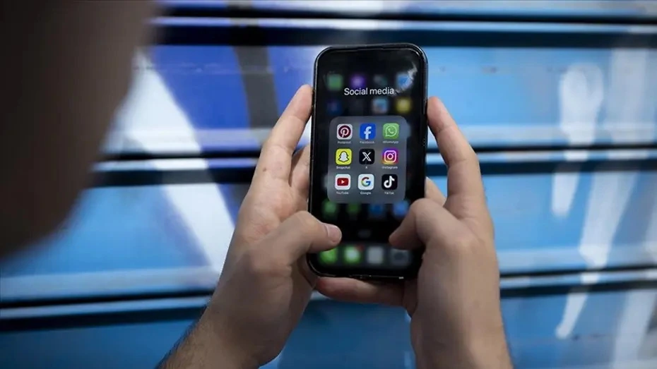 İngiltərədə də 16 yaşdan aşağı şəxslərə sosial media məhdudiyyəti gəlir