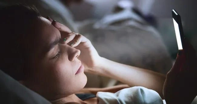 Bütün günü telefona baxanlar risk altındadır - Xəbərdarlıq