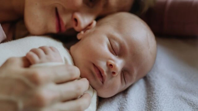 Körpələr nədən gözəl qoxar?