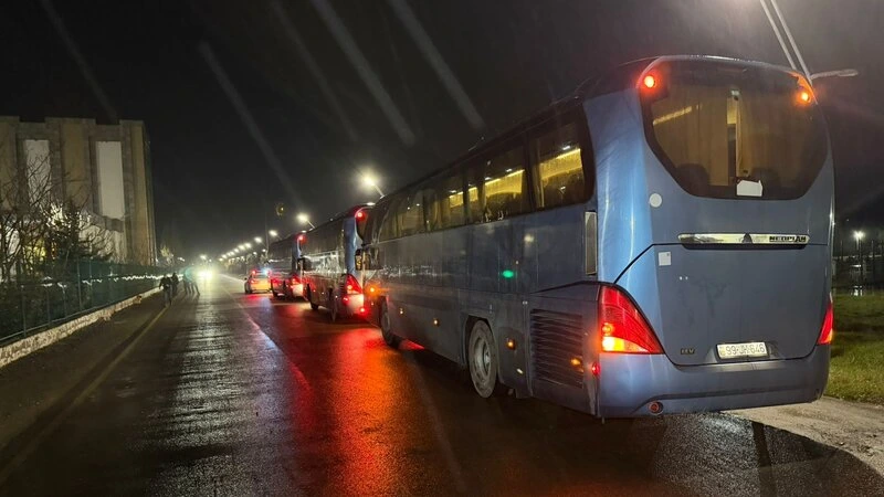 Astara sərhədində təxliyə üçün avtobuslar hazır vəziyyətə gətirildi - FOTO