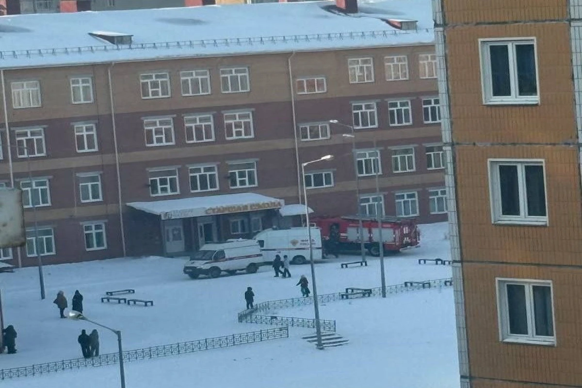 Rusiyada məktəbli qız şagirdlərə hücum edib, yaralılar var